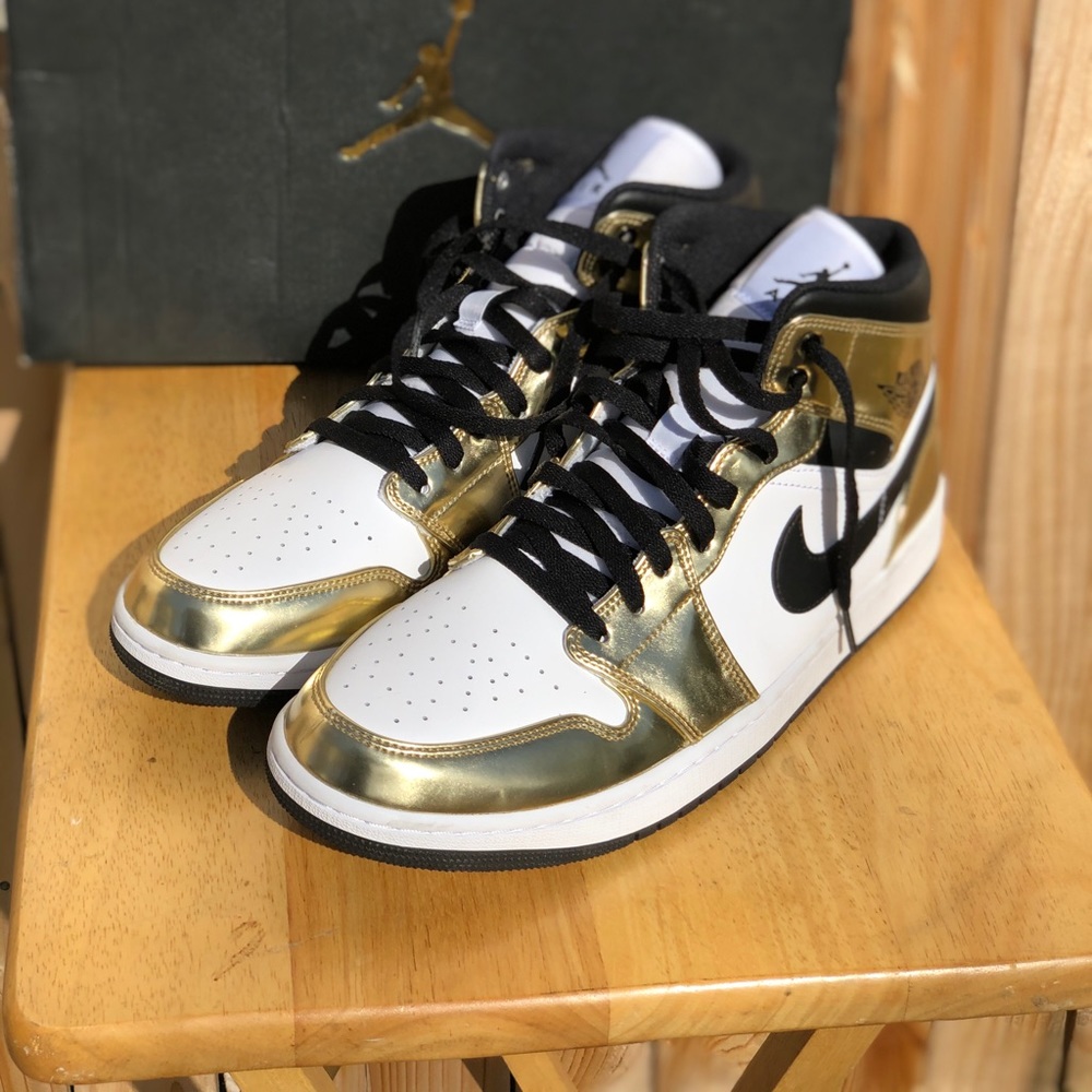 Jordan 1 Retro Metallic gold